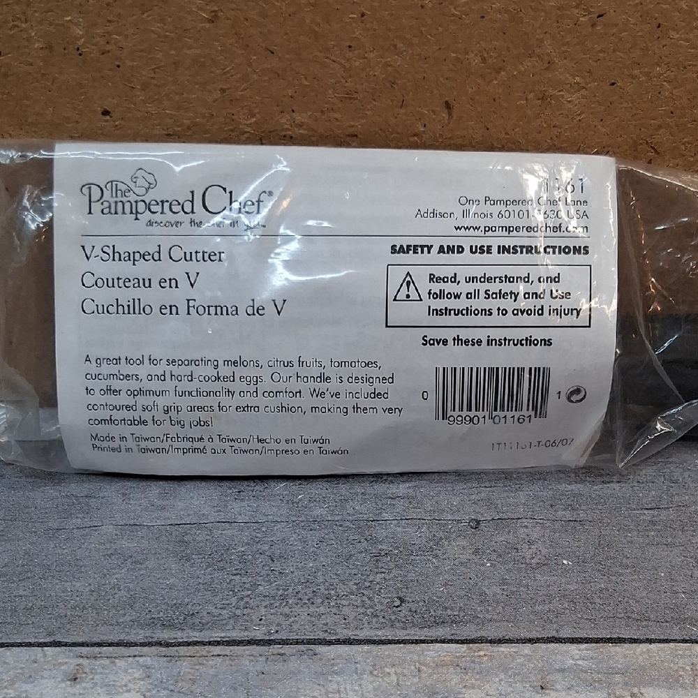 Pampered Chef V-Shaped Cutter #1161